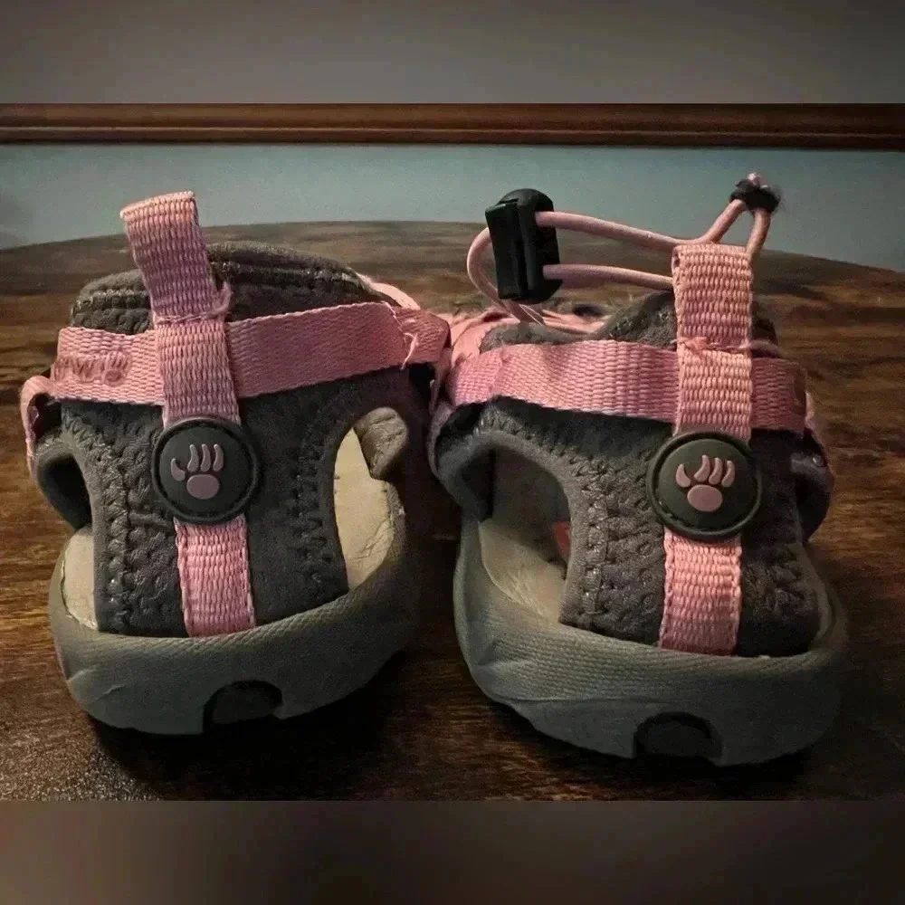 Bearpaw | Memuru youth hiker sandals. Size: 4.